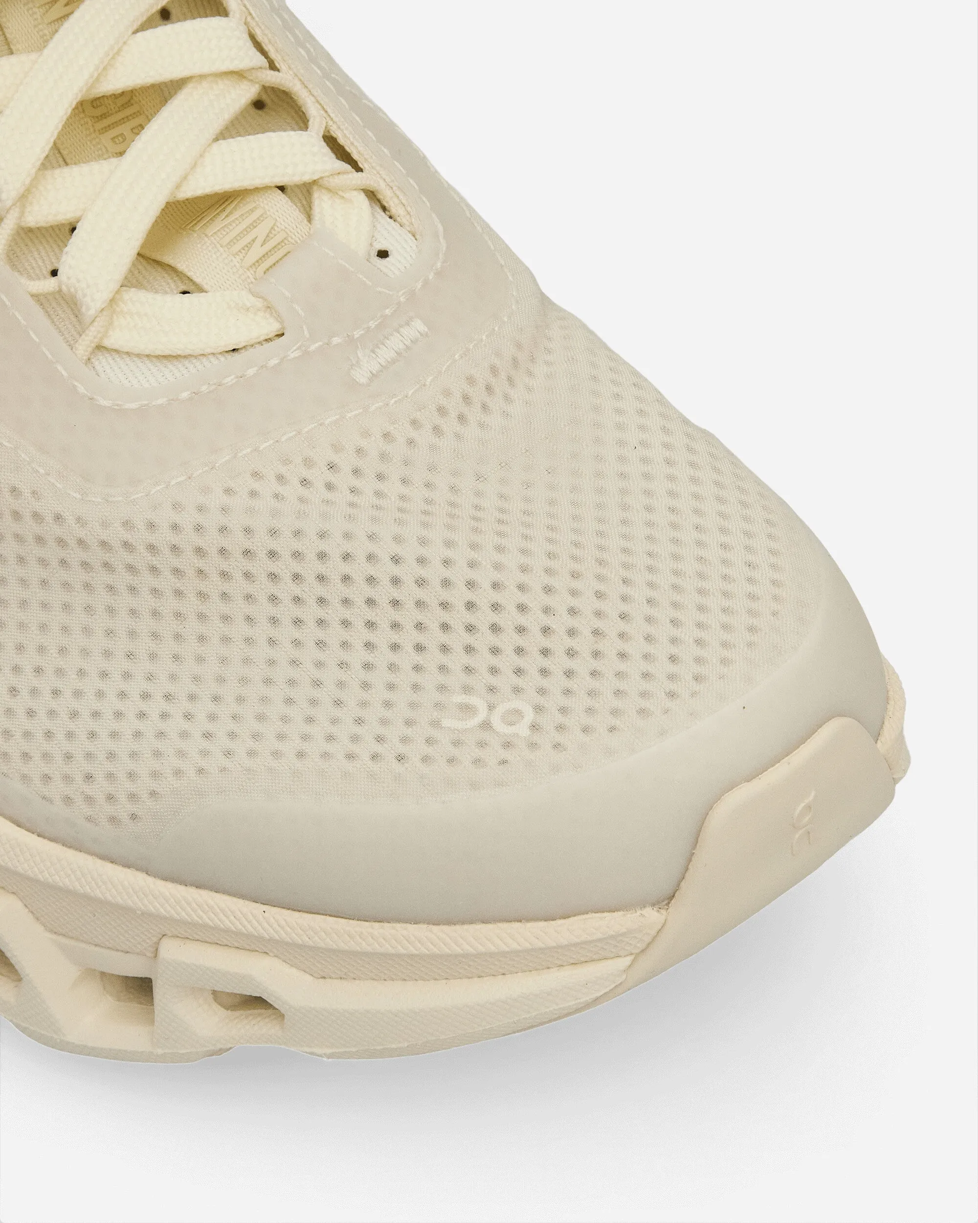 INVINCIBLE Cloudmonster 2 Sneakers Ivory / White