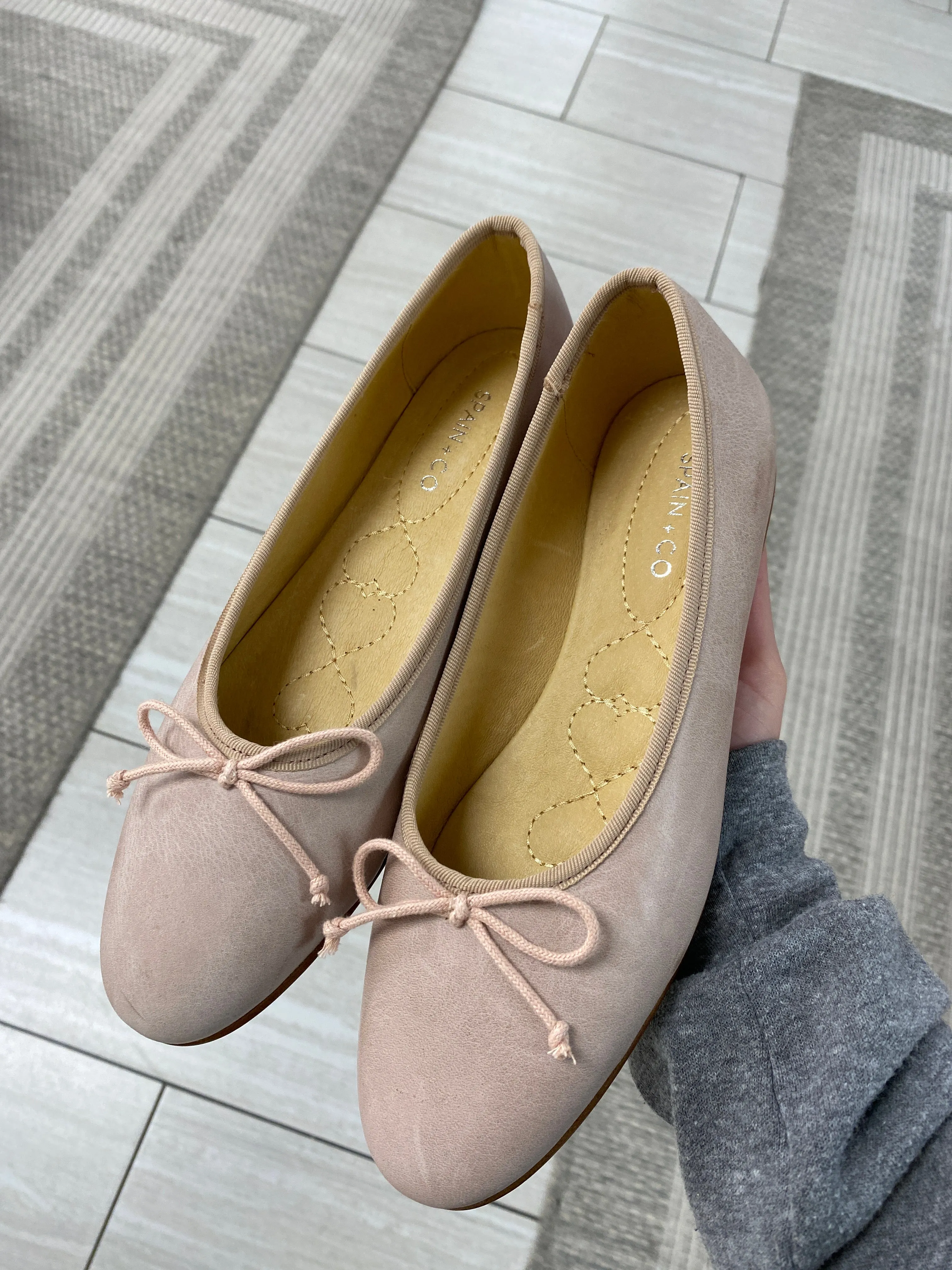 Spain Co Clay Leather Bow Flat